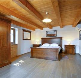 4 bedroom villa with pool near Svetvinčenat, Istria, sleeps 10